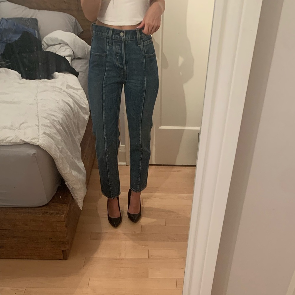 Aritzia Levi’s straight cut denim jeans never worn